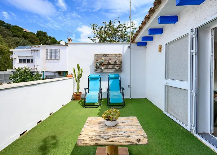 Homestay Blue Castle *